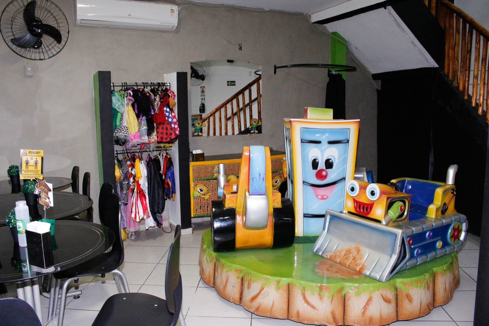 Foto Théo 1 - Safari - Turma do Juba Buffet - Imagem 7