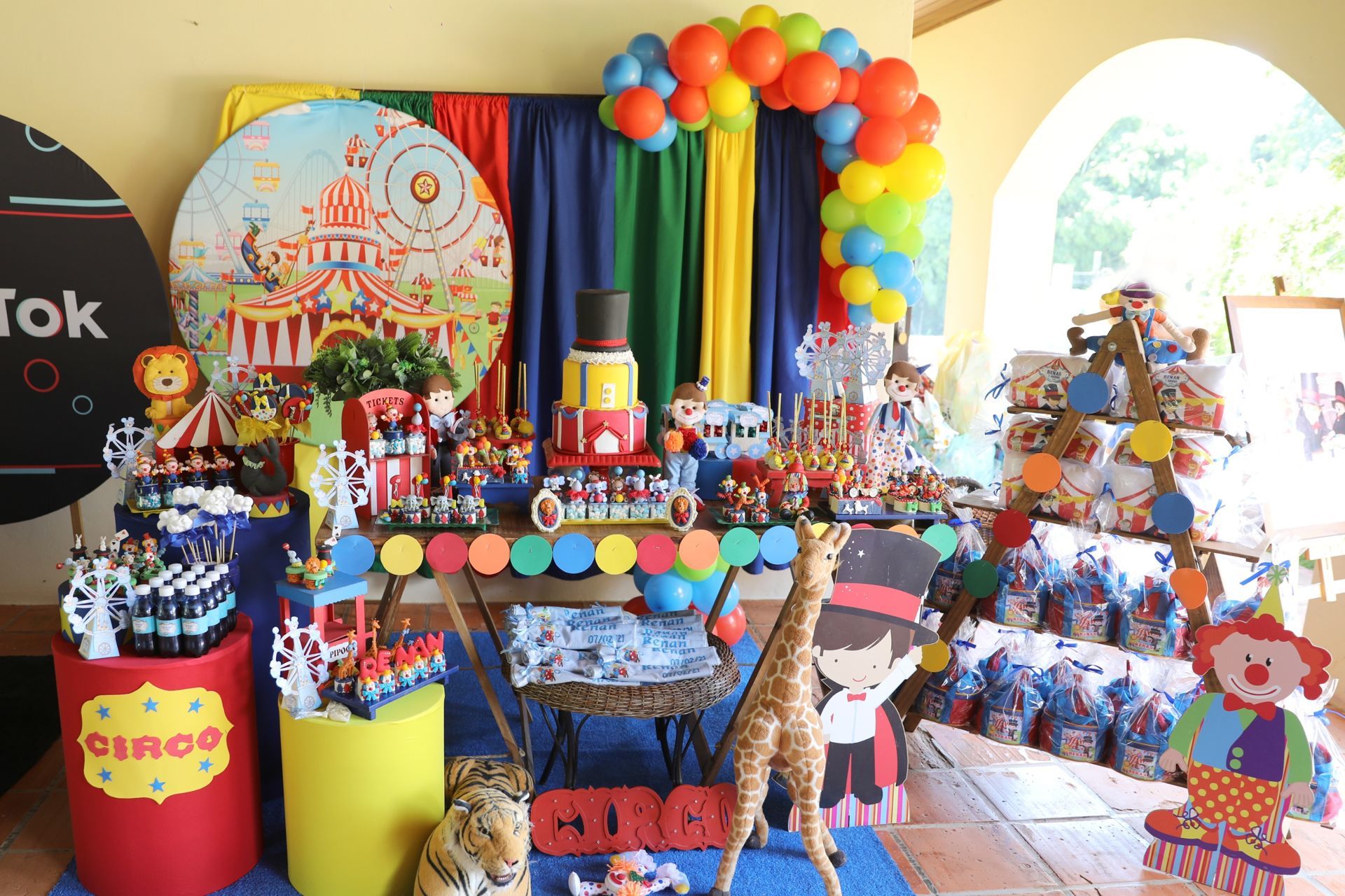 Foto Renan 1 - circo &  Beatrix Tik Tok - Imagem 31