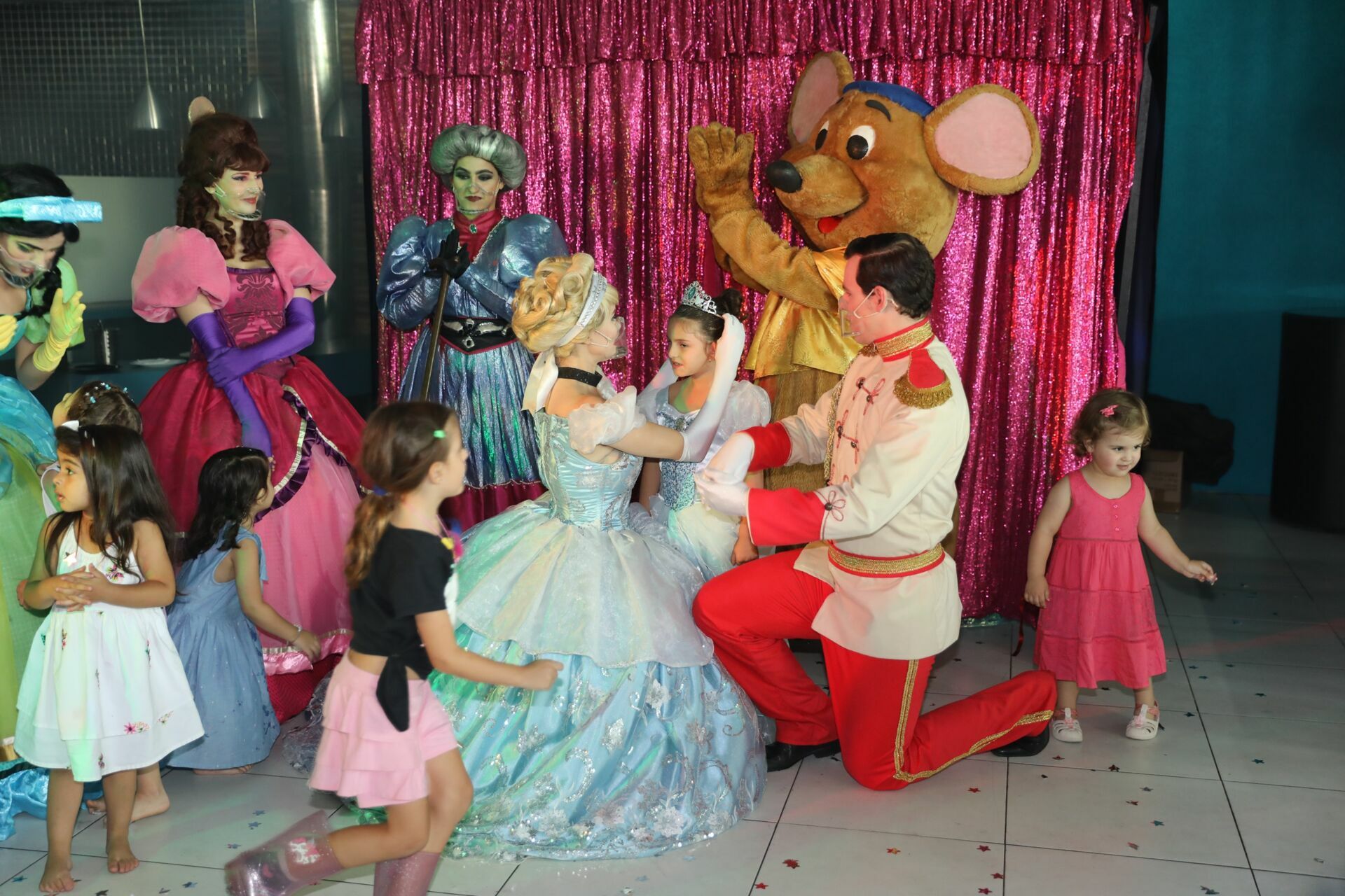 Foto Paola - Cinderela - ANIMATRIX Buffet - Imagem 54