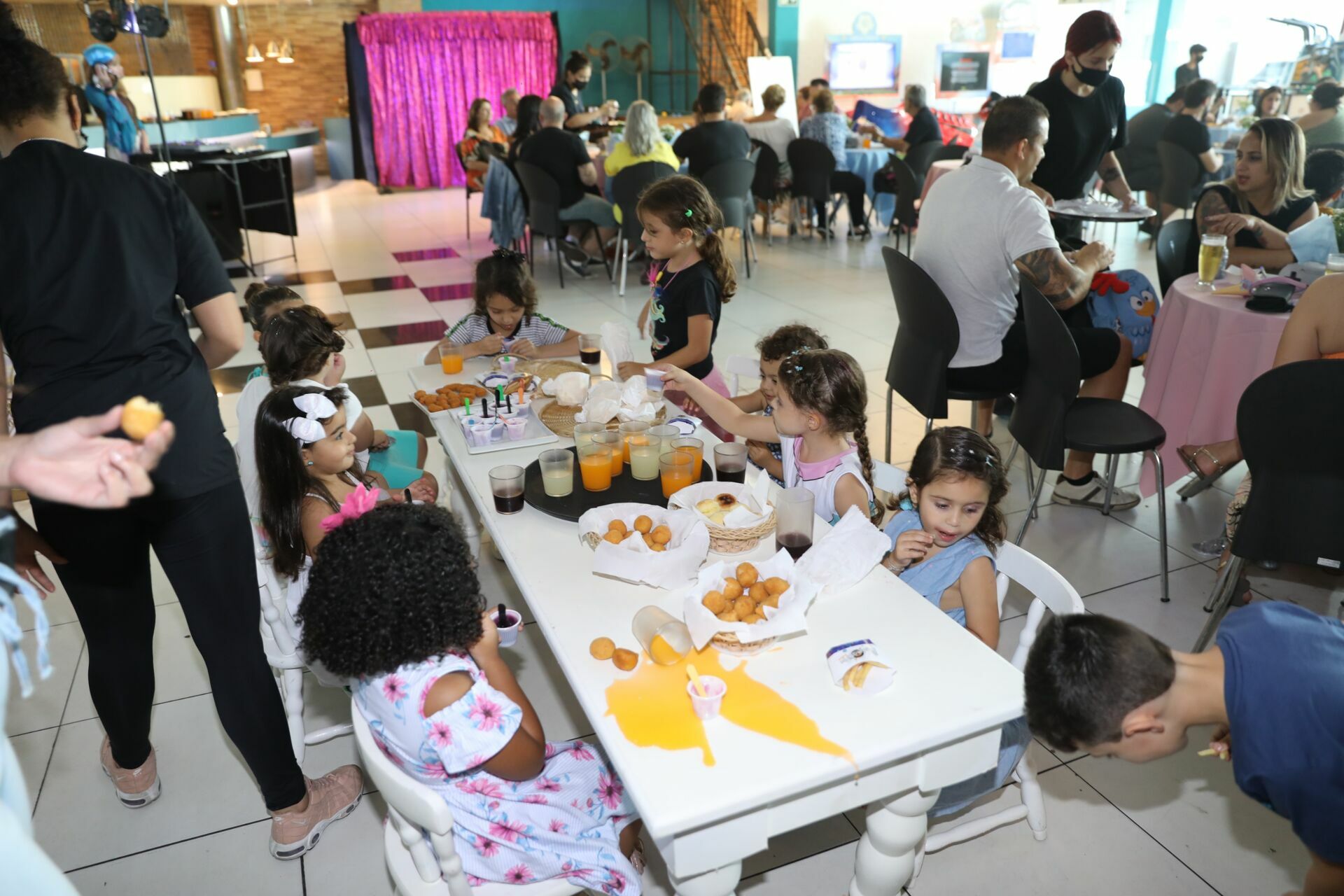 Foto Paola - Cinderela - ANIMATRIX Buffet - Imagem 39