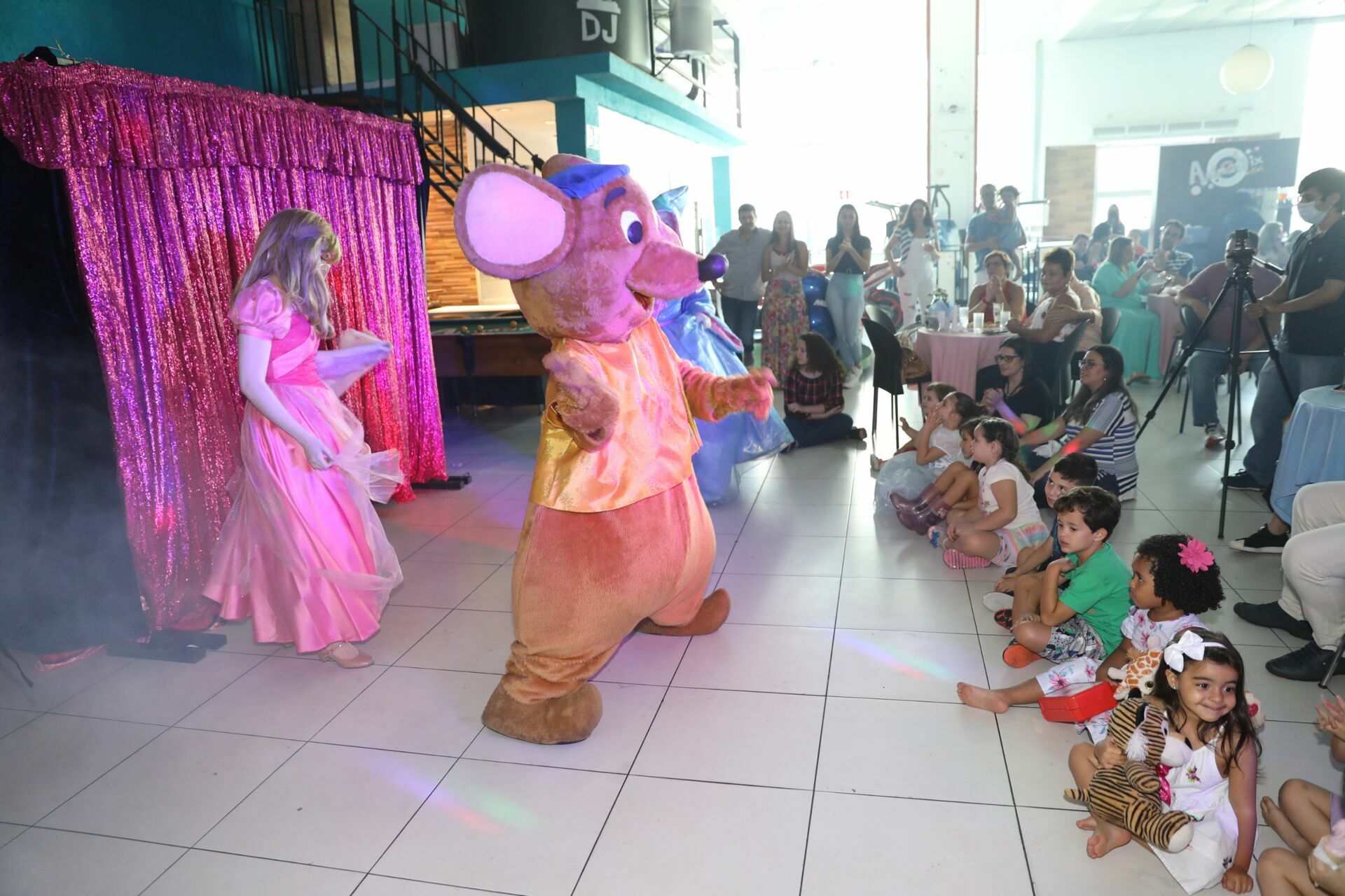 Foto Paola - Cinderela - ANIMATRIX Buffet - Imagem 45