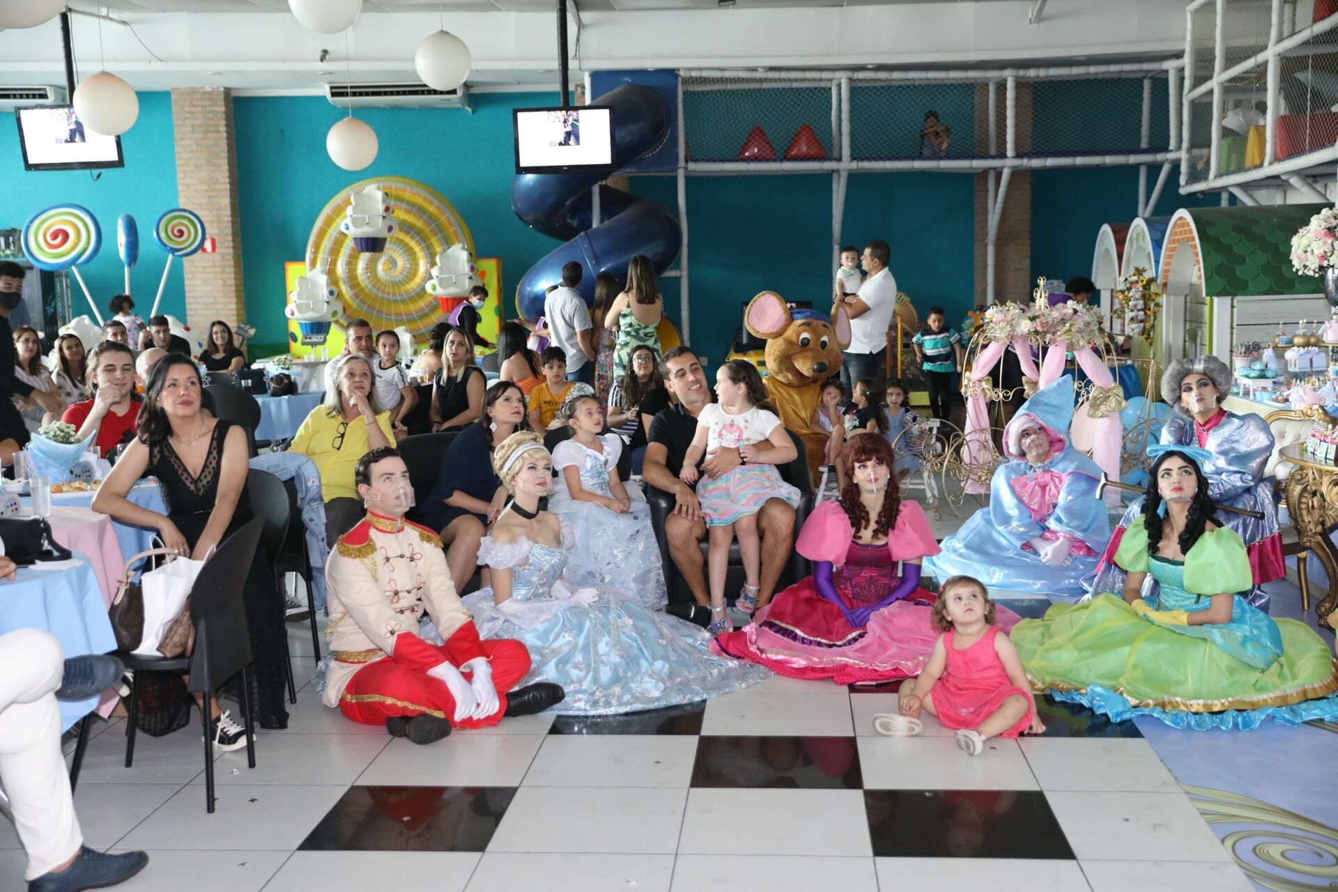 Foto Paola - Cinderela - ANIMATRIX Buffet - Imagem 62