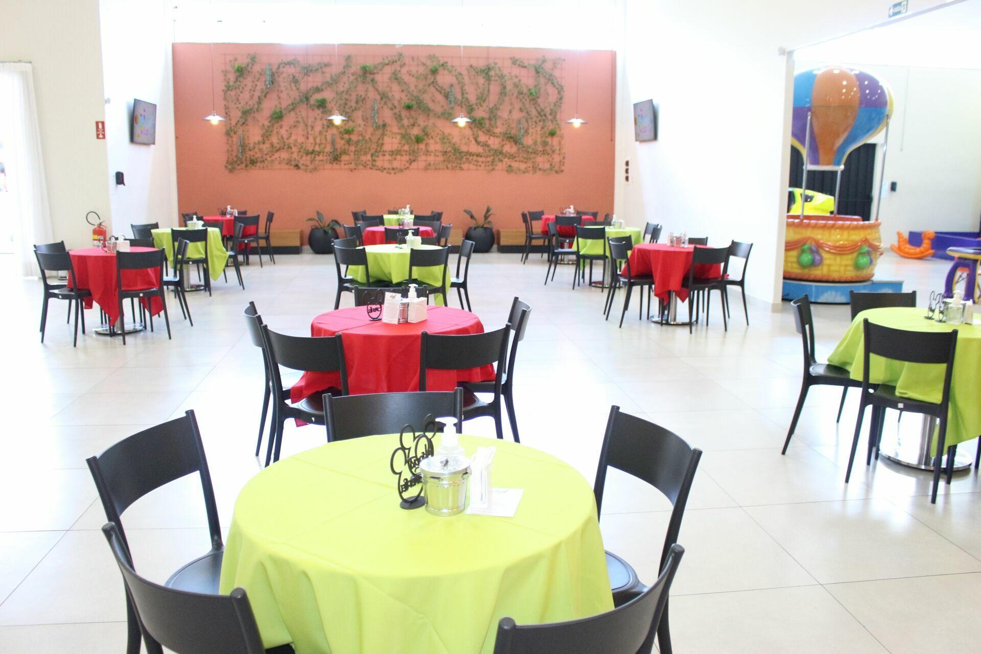 Foto Gabriel 1 - Mickey no Natal - SPLASH Buffet - Imagem 15